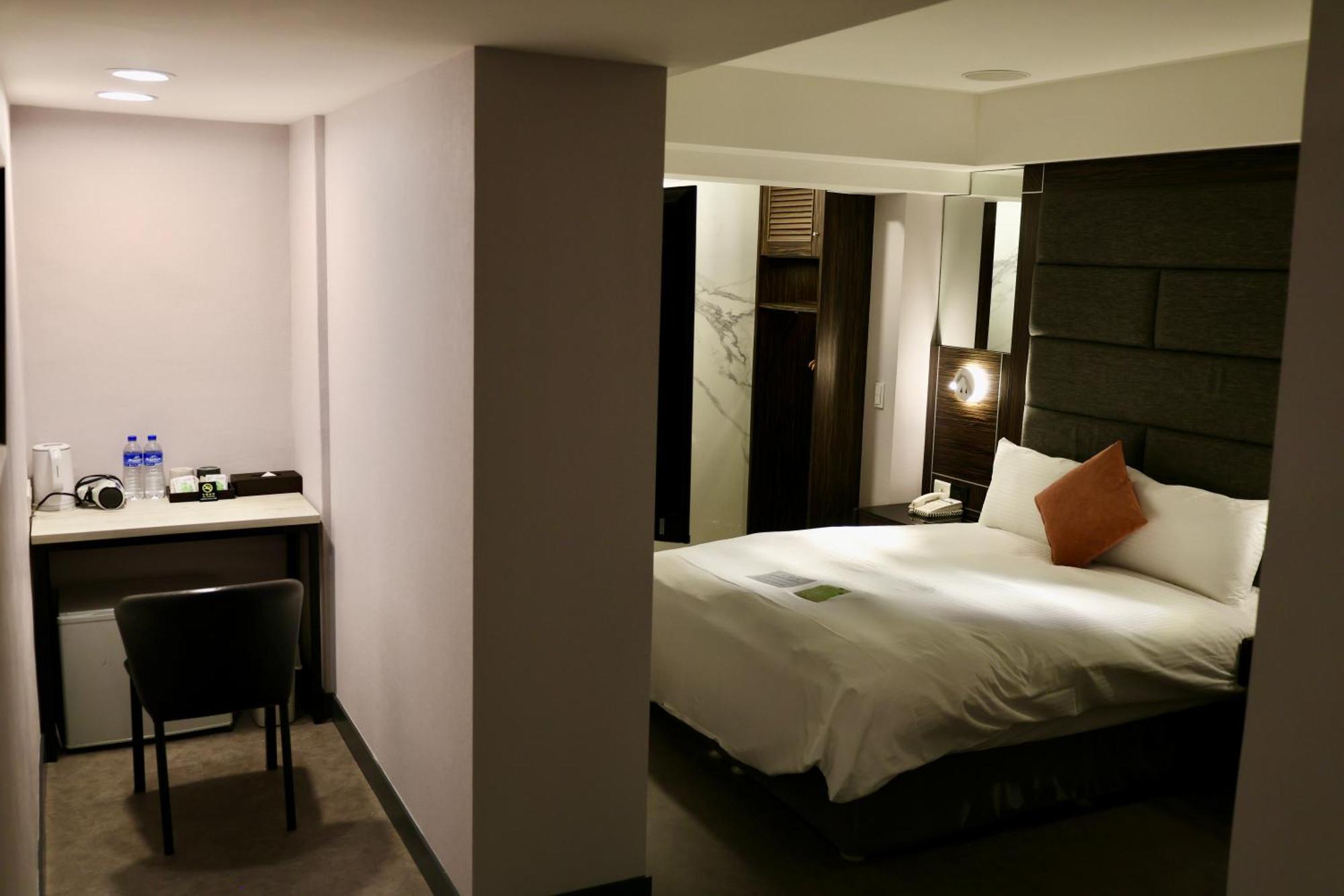 Hub Hotel - Zhongshan Branch Taipei Exterior foto